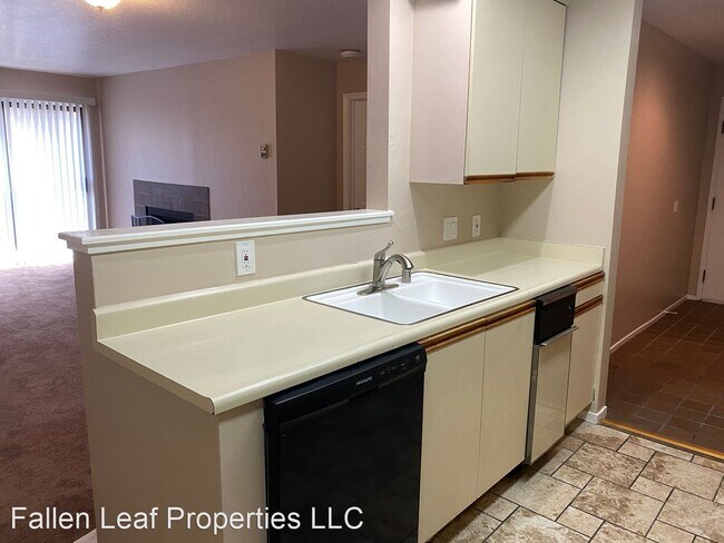 Updated 1 Bedroom 1.5 Baths Condo- photo 5