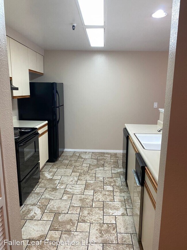Updated 1 Bedroom 1.5 Baths Condo- photo 3