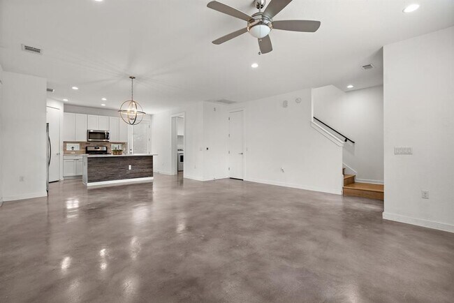 6404 Porter St Austin, TX 78741 photo 5