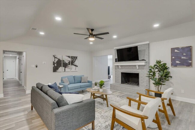 3921 Amy Ave Garland, TX 75043 photo 4