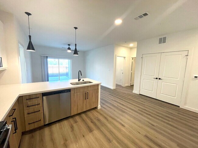 701 Saginaw Sq Blvd Saginaw, TX 76179 photo 2