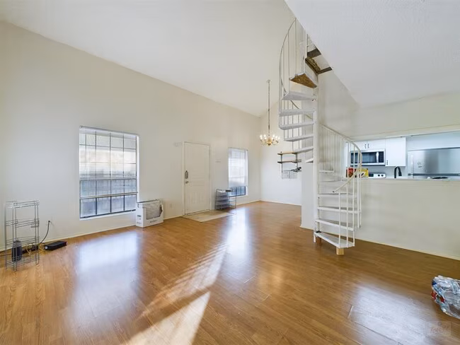 2401 Leon St Austin, TX 78705 photo 3