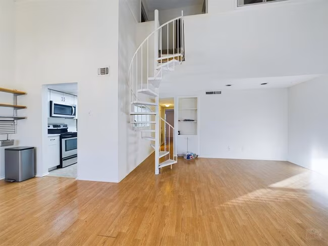 2401 Leon St Austin, TX 78705 photo 4
