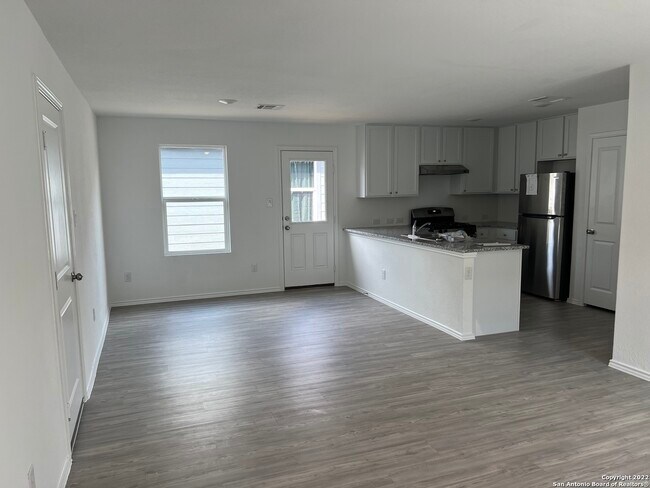 14558 Calaveras Creek San Antonio, TX 78223 photo 4