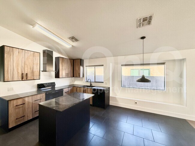 2021 E Caldwell St Phoenix, AZ 85042 photo 3