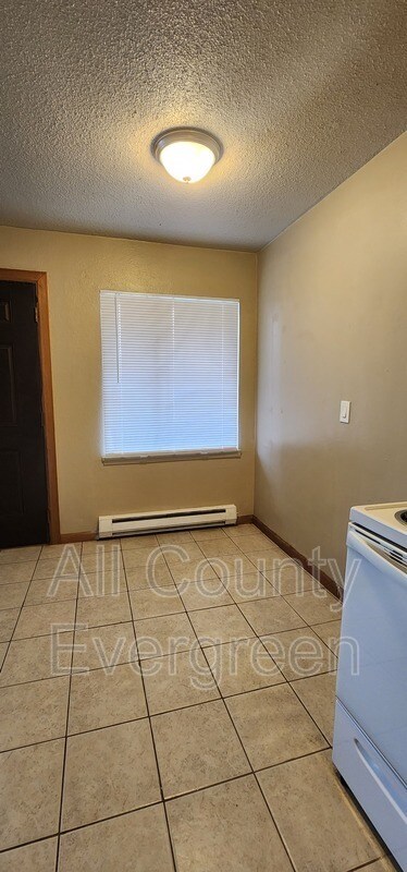 500 1st Ave E photo 3