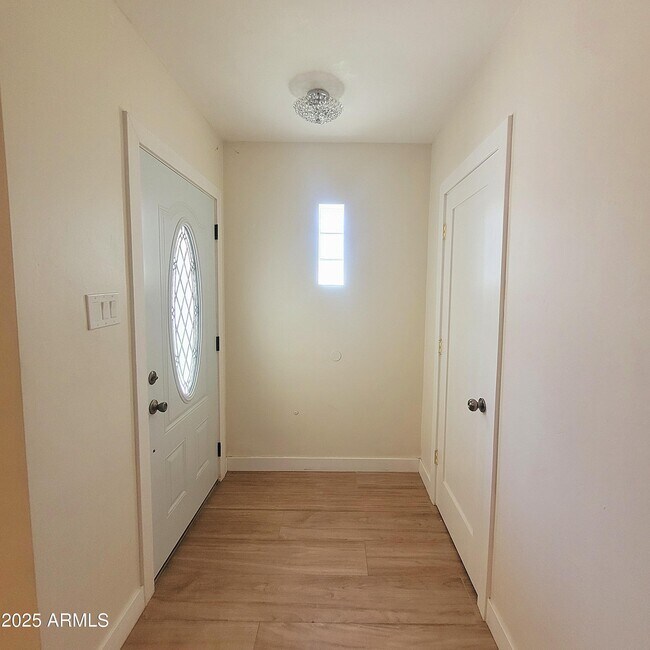 4028 E Edgemont Ave Phoenix, AZ 85018 photo 4