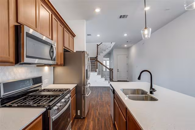 9815 Romo Street, Irving, TX 75063 photo 4