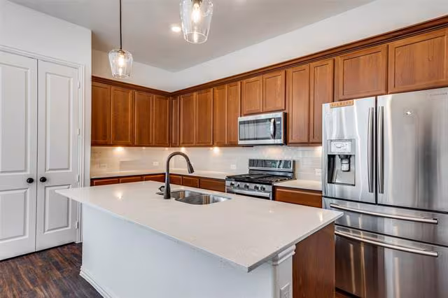 9815 Romo Street, Irving, TX 75063 photo 5