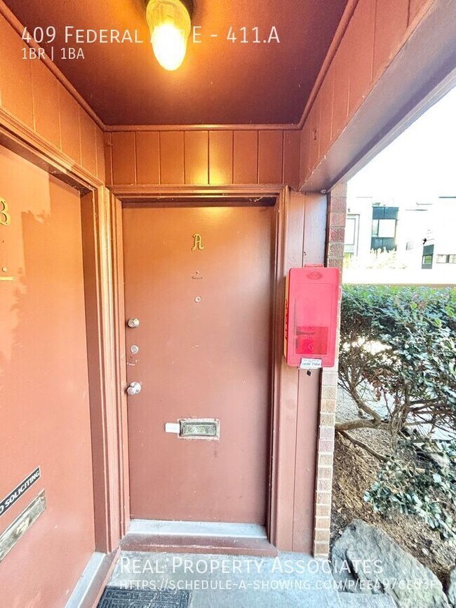 409 Federal Ave E Seattle, WA 98102 photo 2