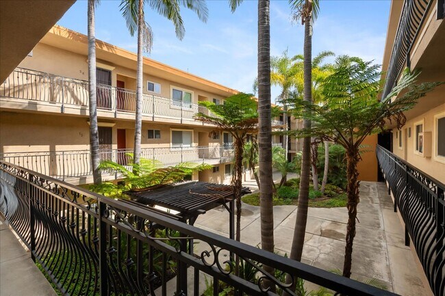 7555 Linda Vista Rd San Diego, CA 92111 photo 3