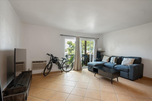 7555 Linda Vista Rd San Diego, CA 92111 photo 4