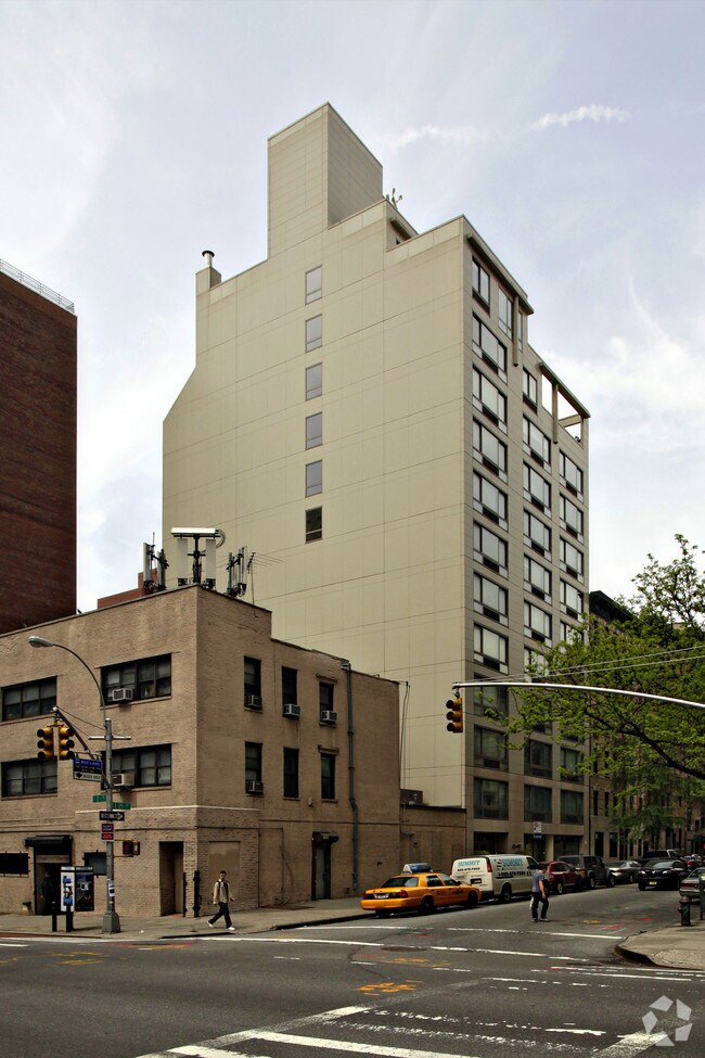 242 E 25th St New York, NY 10010 photo 2