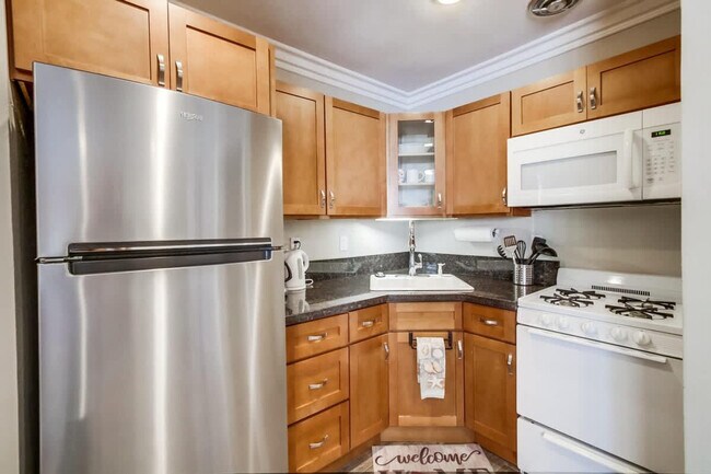 3764 Bayside Ln San Diego, CA 92109 photo 2