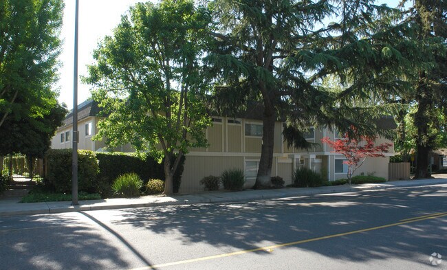 240 Union Ave photo 2