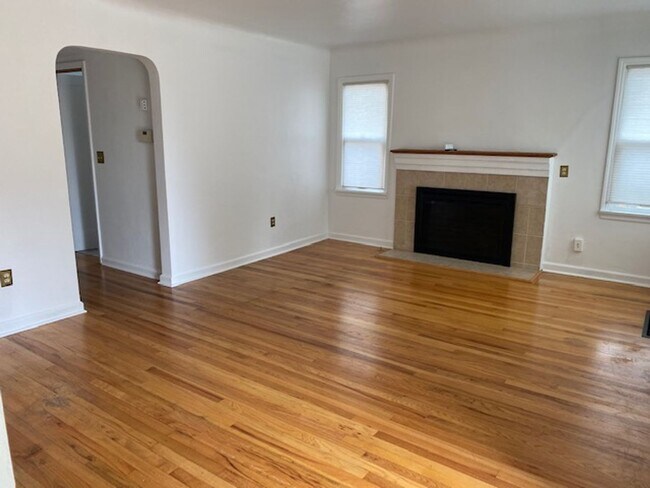 846 NE 88th St Seattle, WA 98115 photo 4