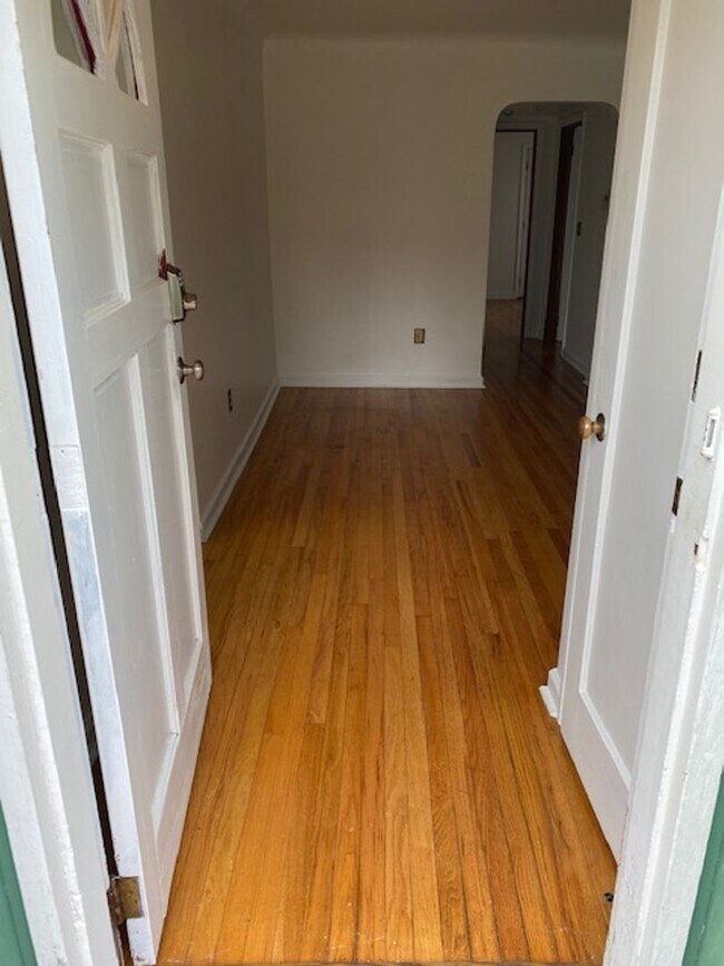 846 NE 88th St Seattle, WA 98115 photo 3