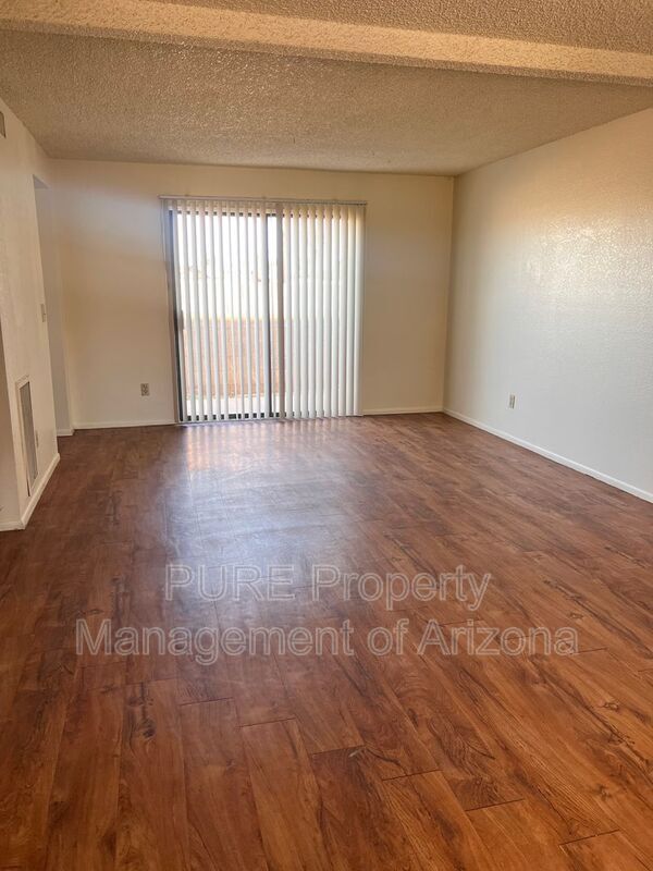 231 E 2nd Ave Mesa, AZ 85210 photo 2