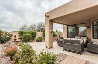 8331 East Cactus Wren Road, Scottsdale, AZ 85250 photo 2