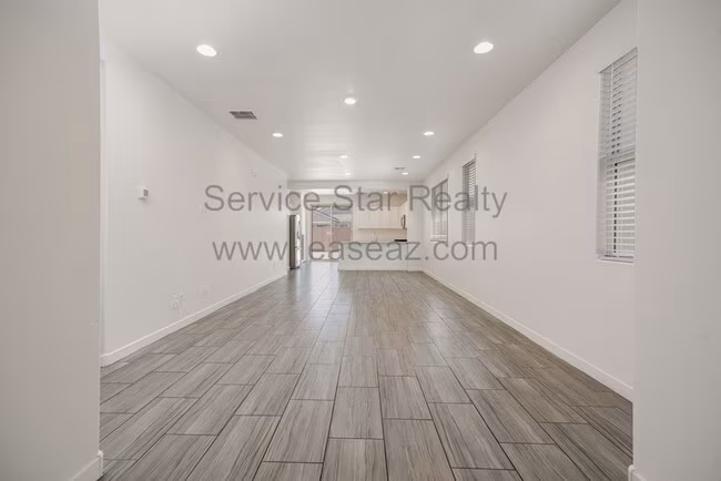 9129 W Sells Dr Phoenix, AZ 85037 photo 4