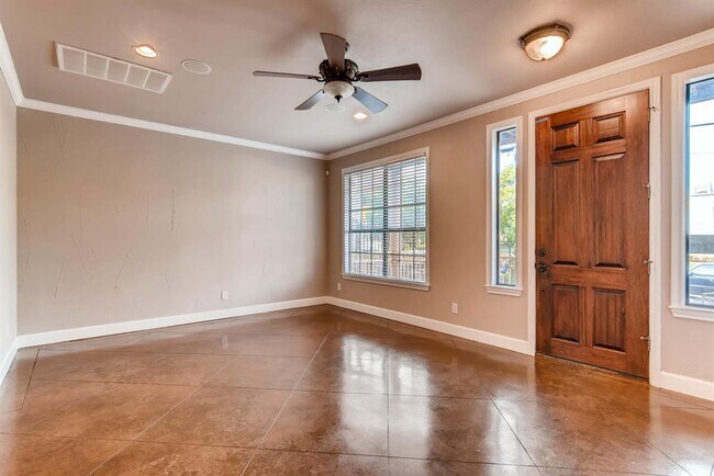 906 Juniper Street, Austin, TX 78702 photo 4