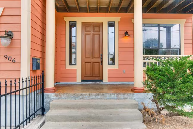 906 Juniper Street, Austin, TX 78702 photo 3