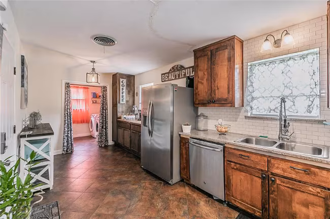 7013 Meadowbrook Dr Fort Worth, TX 76112 photo 4