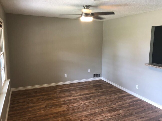 617 East Ellen Avenue, Hurst, TX 76053 photo 3
