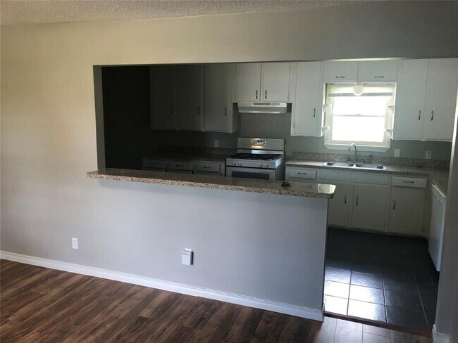617 East Ellen Avenue, Hurst, TX 76053 photo 4