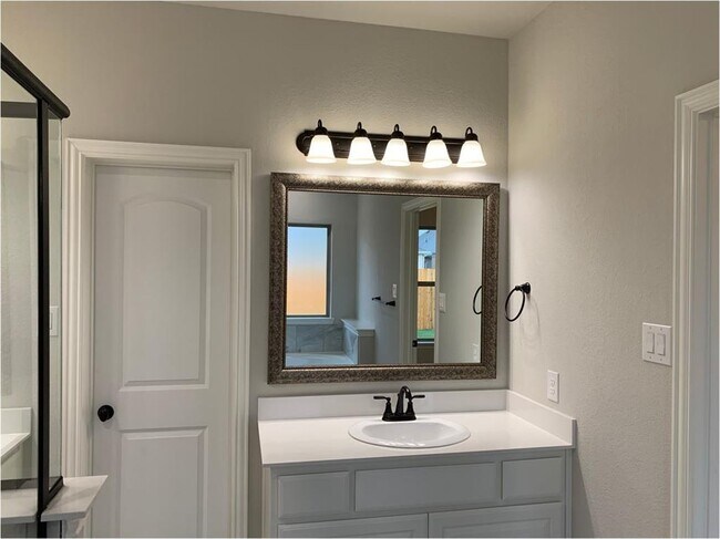 7803 Cottonwood Drive, Greenville, TX 75402 photo 5