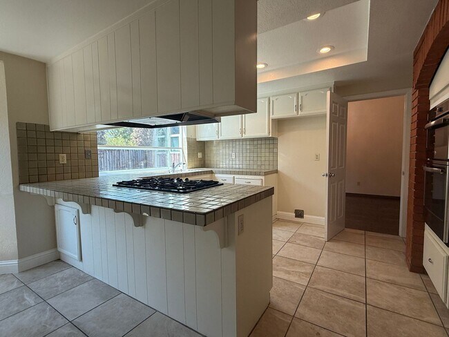 Spacious Updated 4 Bedroom 2.5 Bath Home in Milpitas photo 5