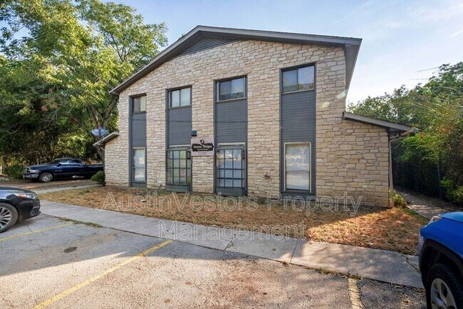 200 Concho St Lockhart, TX 78644 photo 2