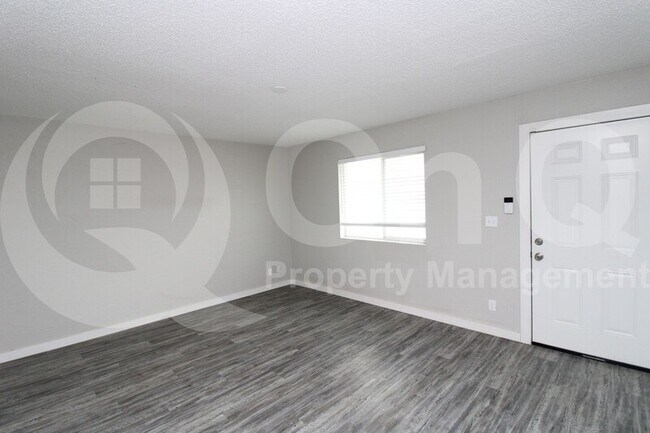 2210 W Devonshire Ave Phoenix, AZ 85015 photo 5