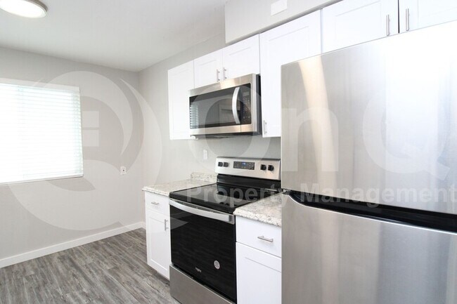 2210 W Devonshire Ave Phoenix, AZ 85015 photo 2