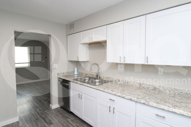2210 W Devonshire Ave Phoenix, AZ 85015 photo 3