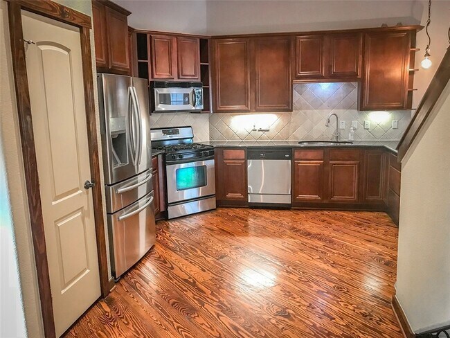 1432 W 21st St Houston, TX 77008 photo 5