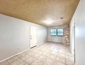 501 Ridge Dr San Marcos, TX 78666 photo 5