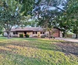 501 Ridge Dr San Marcos, TX 78666 photo 2
