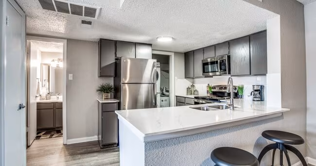 Preslee Apartments photo 5
