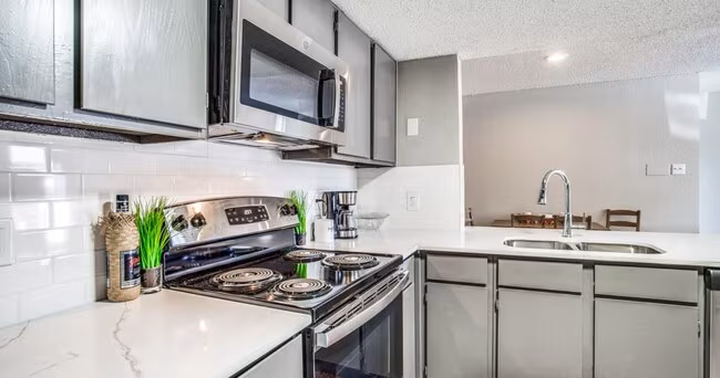 Preslee Apartments photo 2