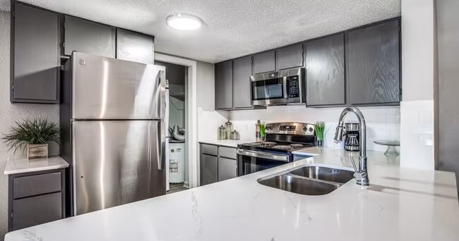 Preslee Apartments photo 3