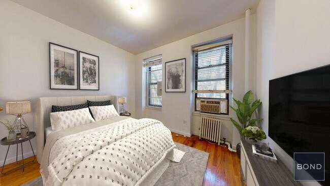 322 E 89th St New York, NY 10128 photo 4