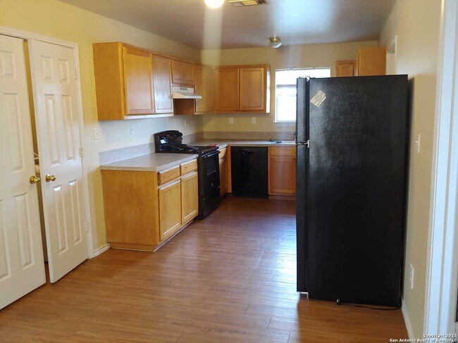 755 River Rd San Marcos, TX 78666 photo 4