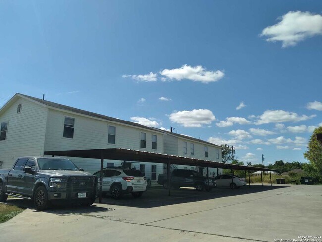 755 River Rd San Marcos, TX 78666 photo 2