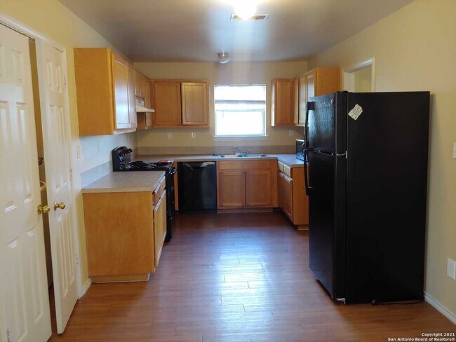 755 River Rd San Marcos, TX 78666 photo 5