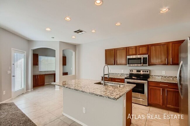 797 W Agrarian Hills Dr San Tan Valley, AZ 85143 photo 4