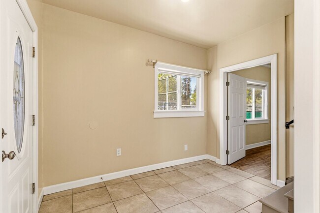 1211 98th Ave Oakland, CA 94603 photo 4