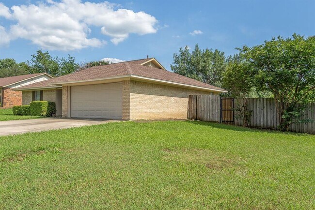 2500 Quail Ridge Dr Denton, TX 76209 photo 2