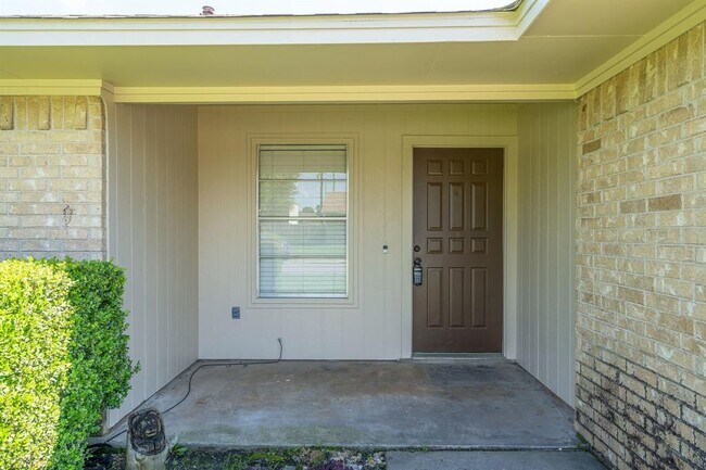 2500 Quail Ridge Dr Denton, TX 76209 photo 4