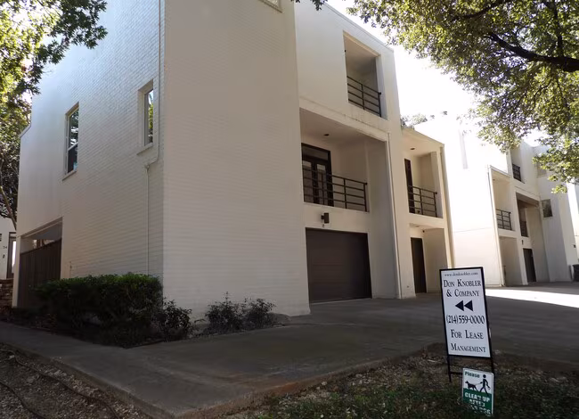 3910 Buena Vista St Dallas, TX 75204 photo 2